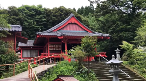 鹿児島県霧島市北辰神社に金魚800匹を捨てた罰当たり行為